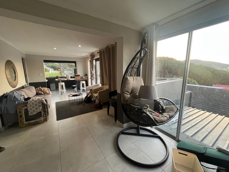 6 Bedroom Property for Sale in Vredehoek Western Cape